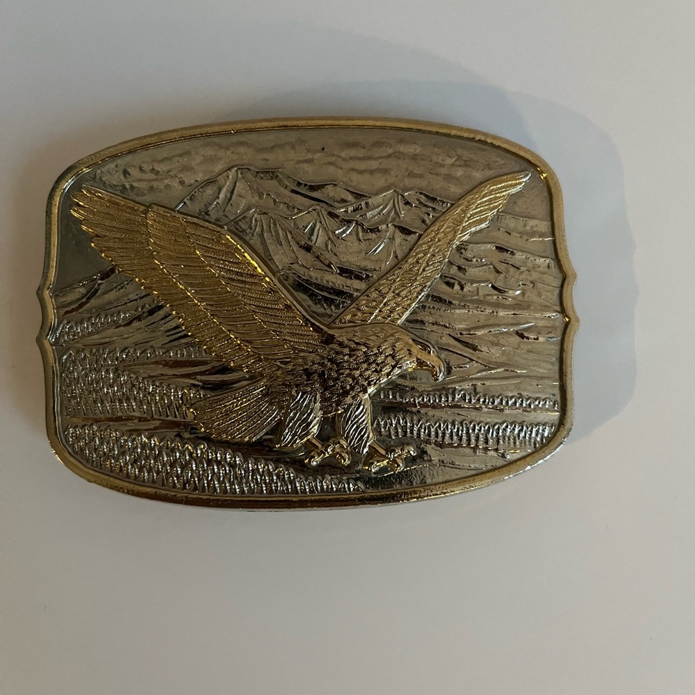 Soaring Bald Eagle Belt Buckle - Silver & Gold Tone.